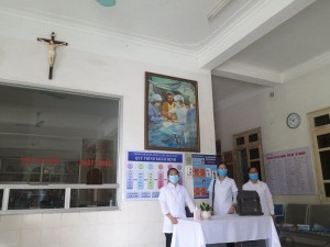 Các nữ tu Hội Dòng Đức Mẹ Hiệp Nhất tham gia phòng chống dịch Covid-19 tại tỉnh Bắc Giang