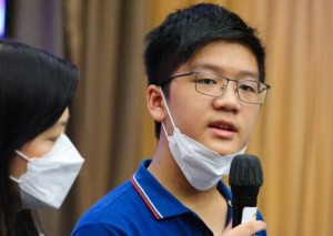 Thần đồng người Hong Kong vào đại học ở tuổi 13