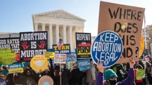 Cấm phá thai ở Mỹ: Án lệ 'Roe kiện Wade' bị đảo ngược nghĩa là gì?