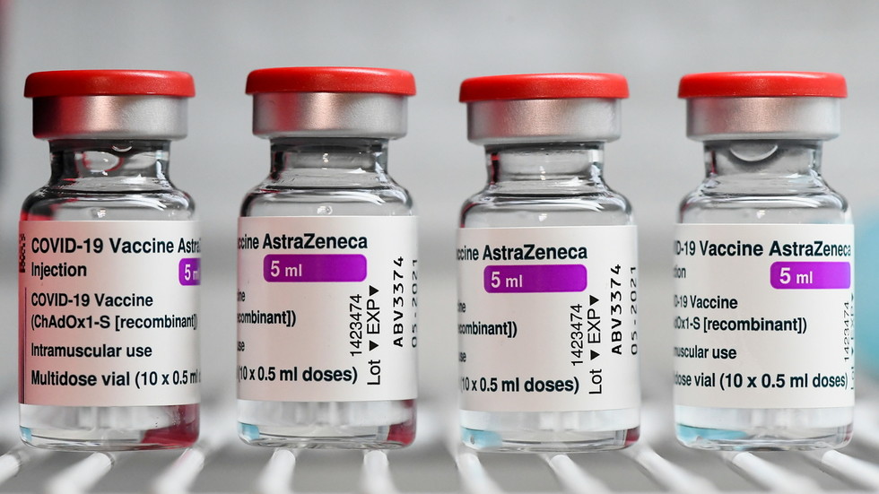 Những ai cần trì hoãn tiêm chủng vacxin Astrazeneca?