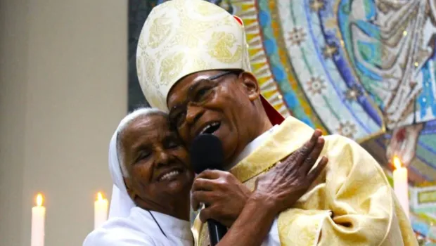 Soeur Sebastiana et Mgr Henrique Aparecido de Lima