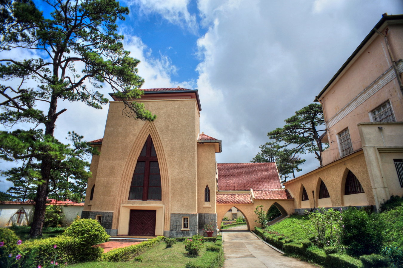 notre dame du langbianor couvent des oiseaux school da lat